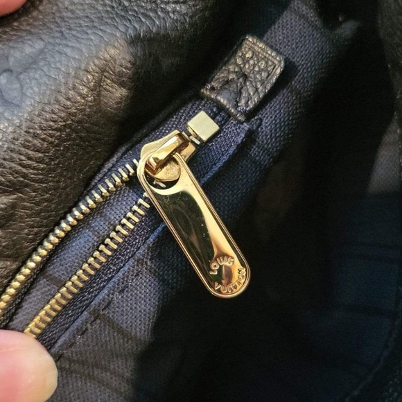 No longer my style, bag needs a new owner who can show her off! - Picture 2 of 8